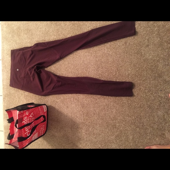 Lulu lemon  workout leggings - Picture 3 of 3