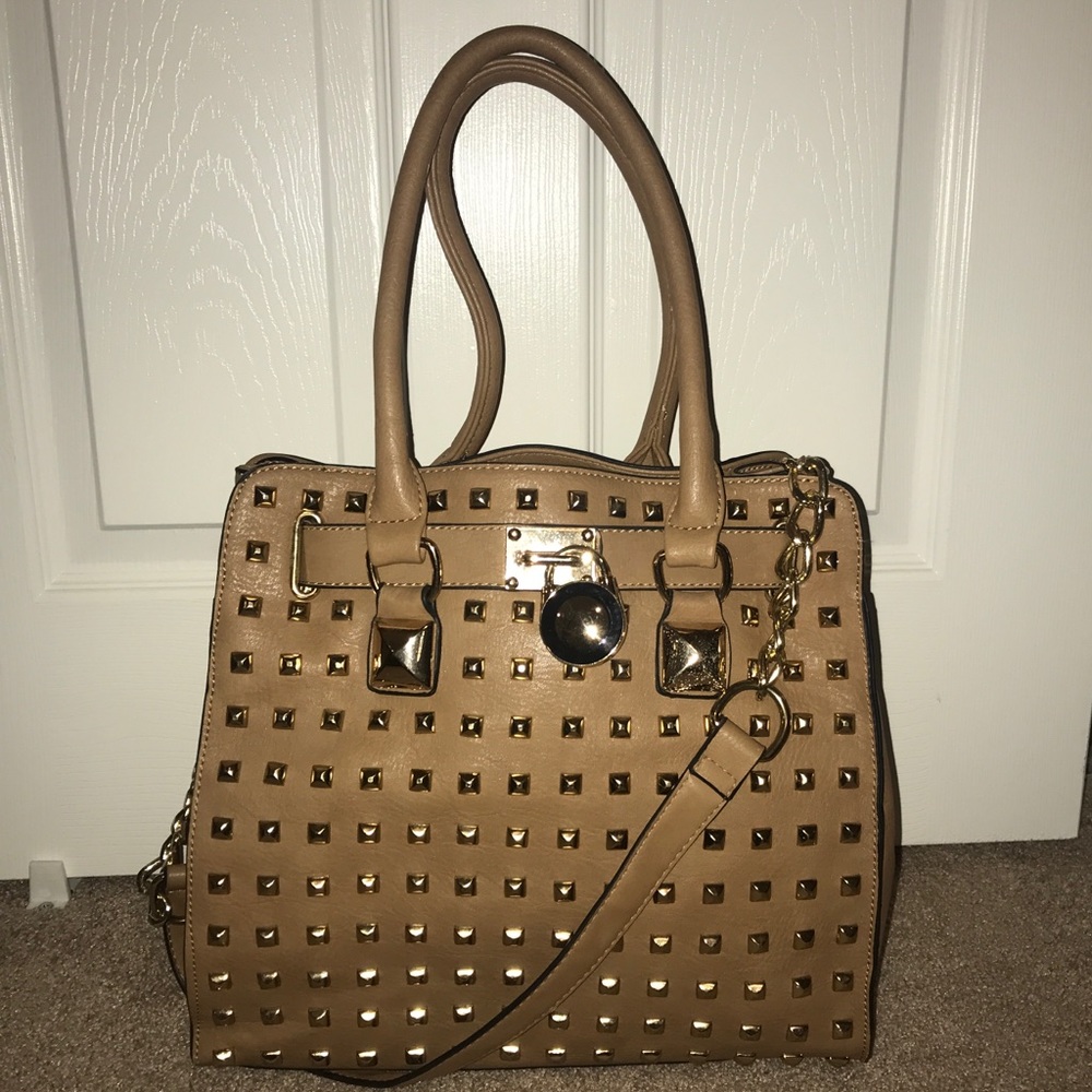 Tan Purse!!