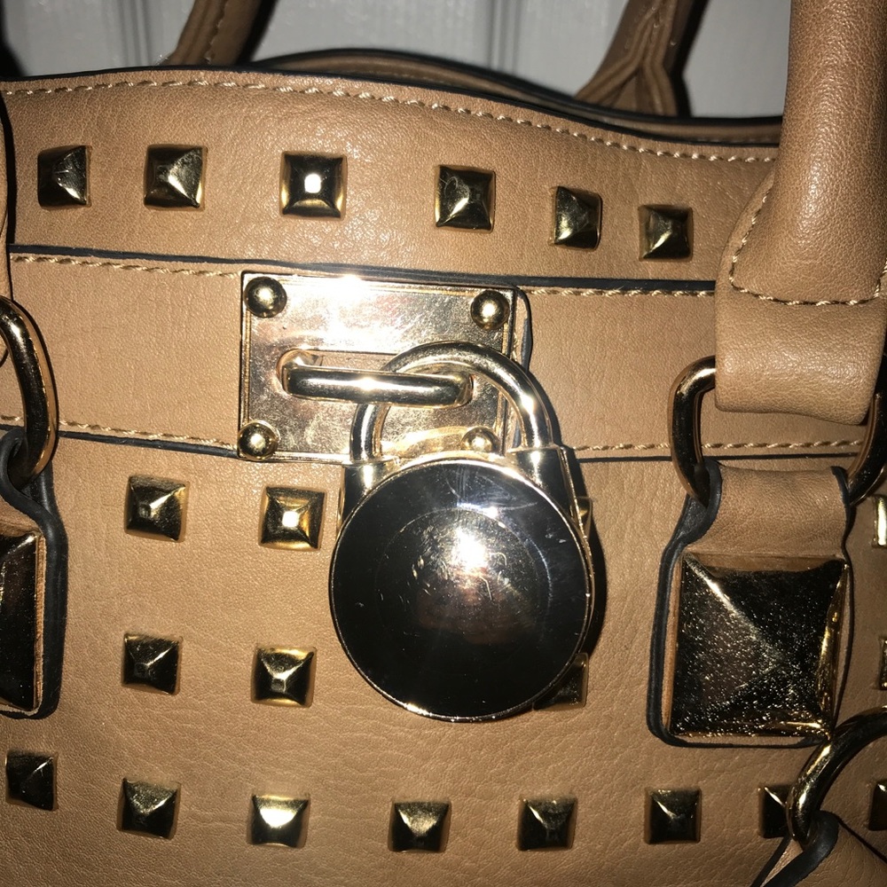 Tan Purse!! - Picture 2 of 5