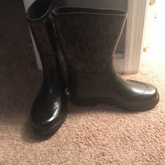 Micheal Kors rain boots - Picture 2 of 4