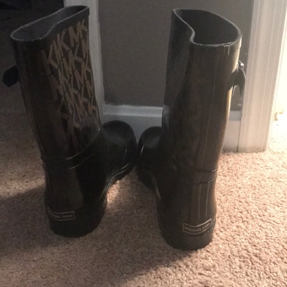 Micheal Kors rain boots - Picture 3 of 4