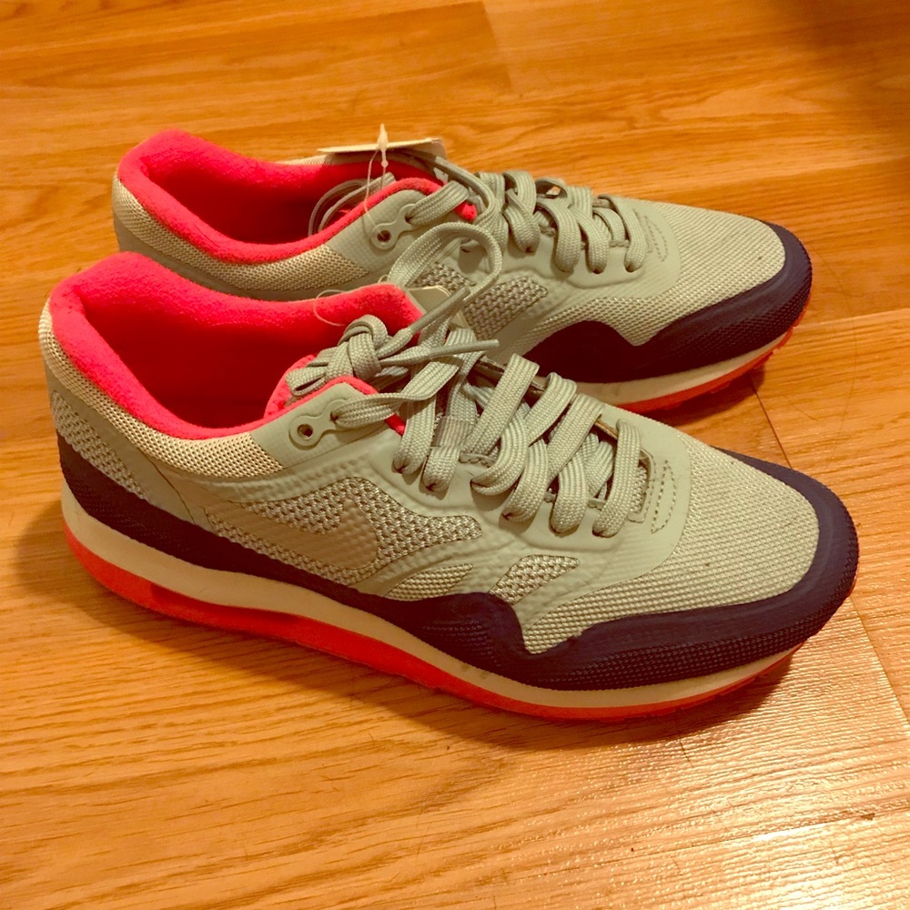 New Women’s Nike Air Max Lunari size 7