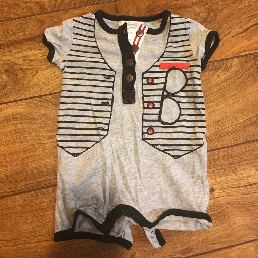 Adorable Miniclasix onesie - 3M - dress up