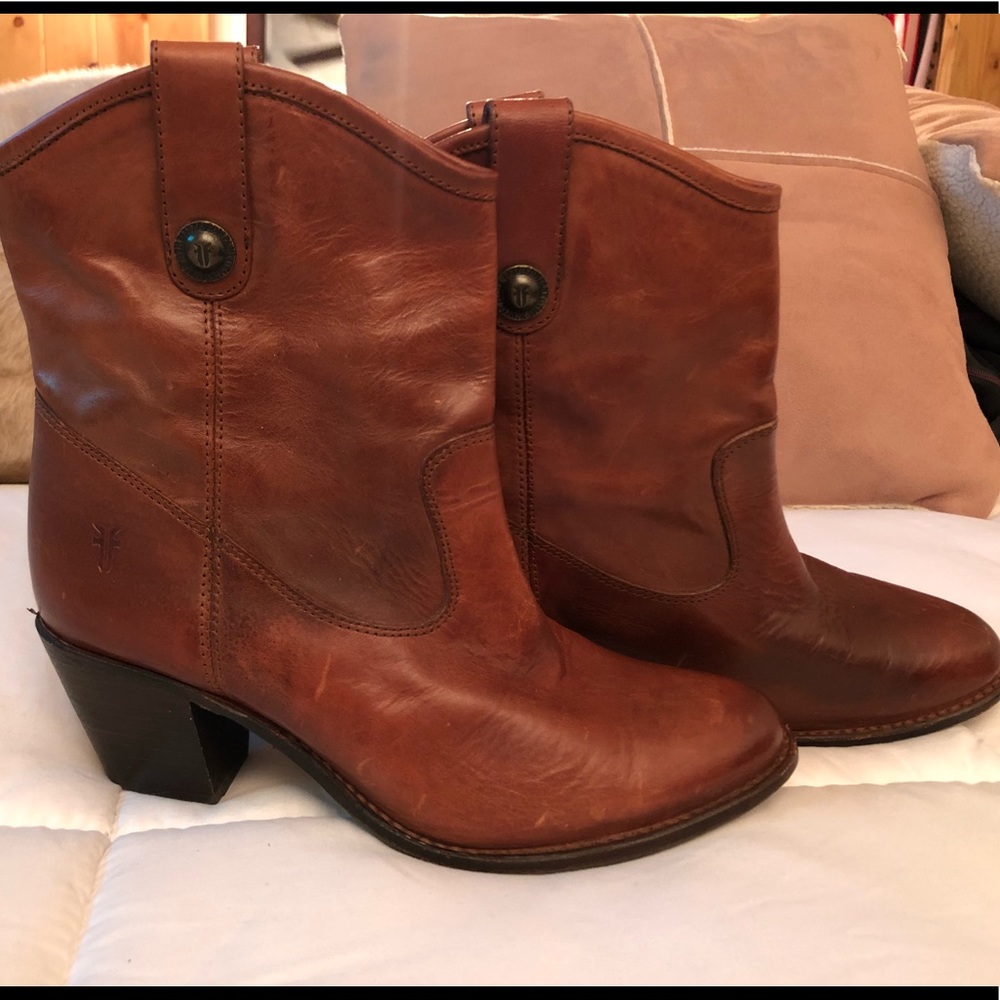 Never worn - Frye Jackie Button Short Boot - 7.5