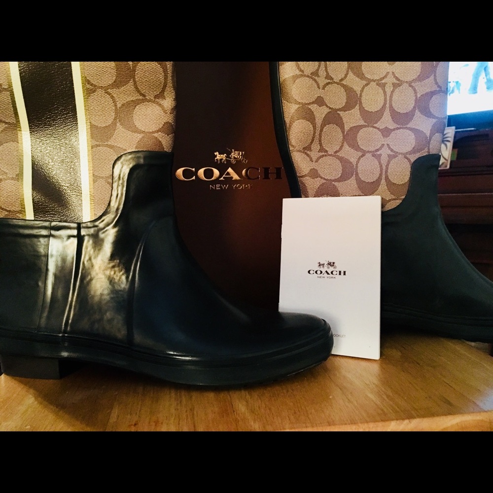 🔥CHRISTMAS SALE🔥Authentic Brand New Coach Boots