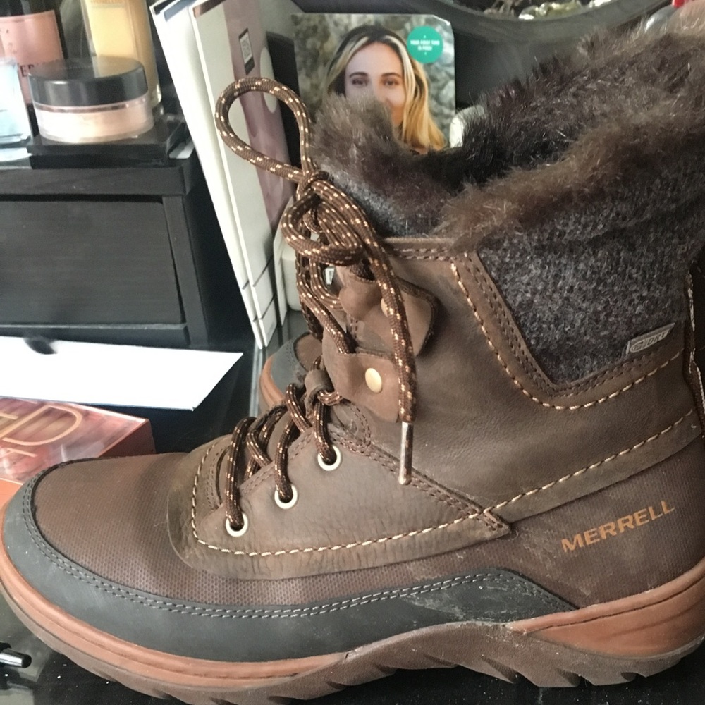 Water/weather proof barely worn Merrell  boots