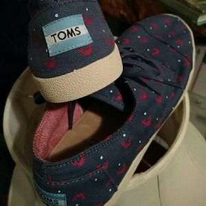 Toms lace up shoes crabs