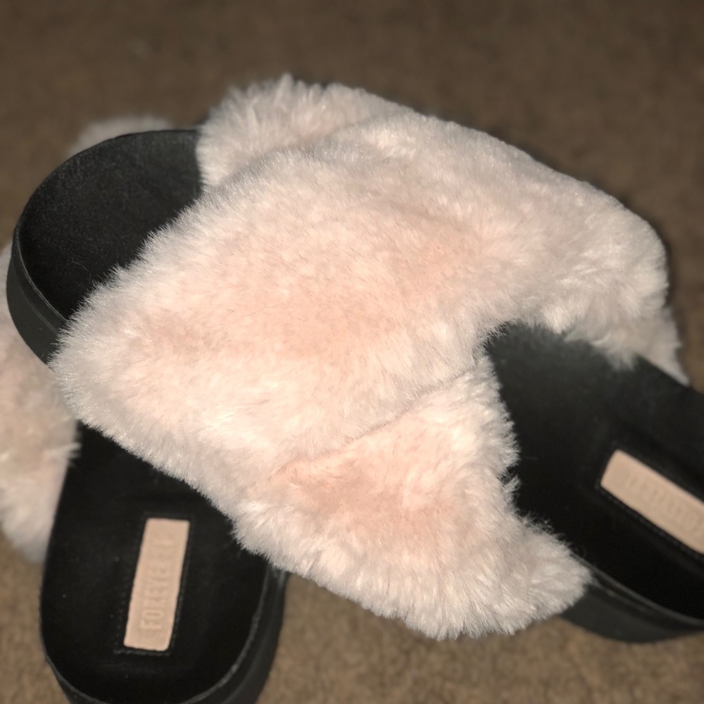 Pink Faux fur Slippers from Forever 21 size 9