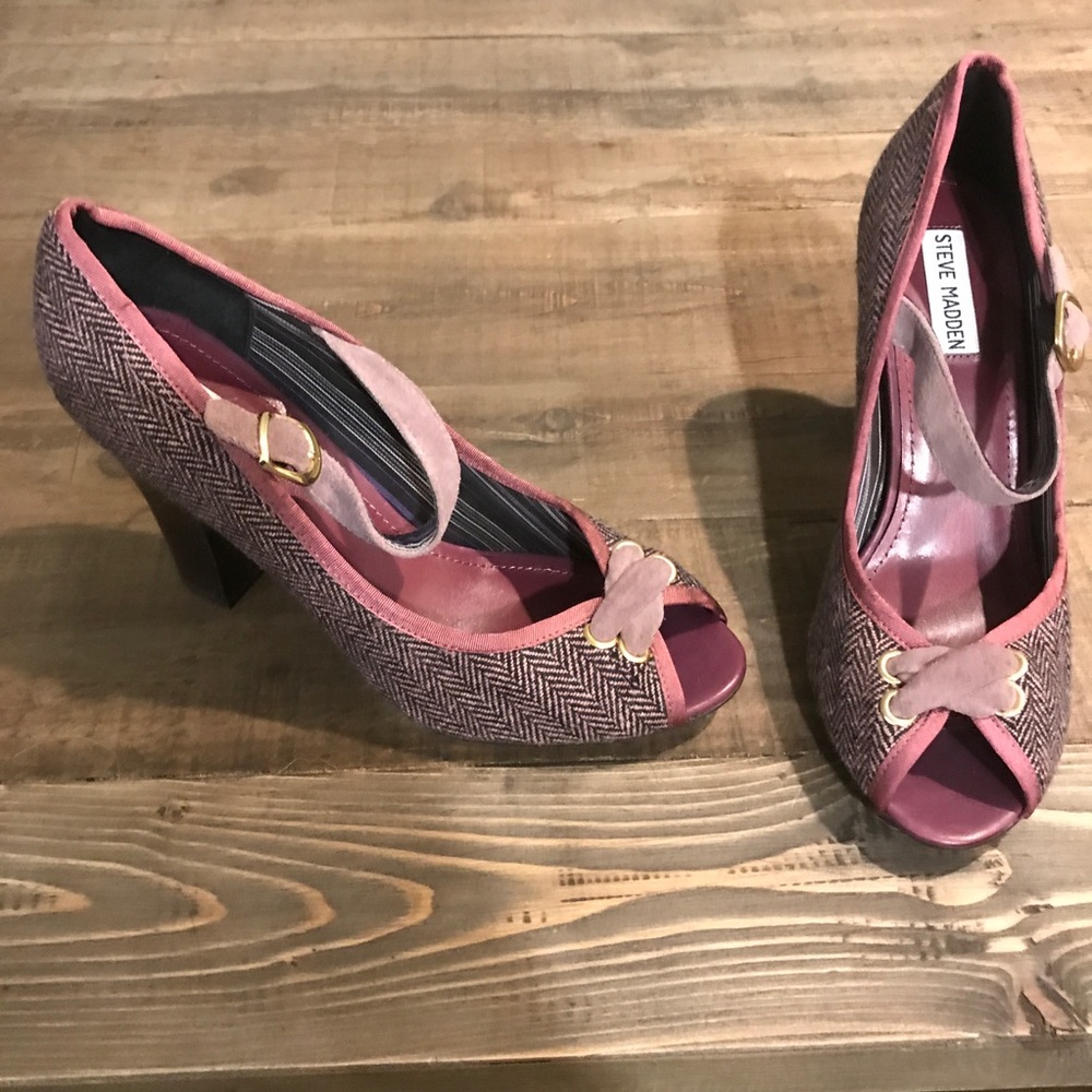 Steve Madden Mary Jane Style Pump. Size 10.