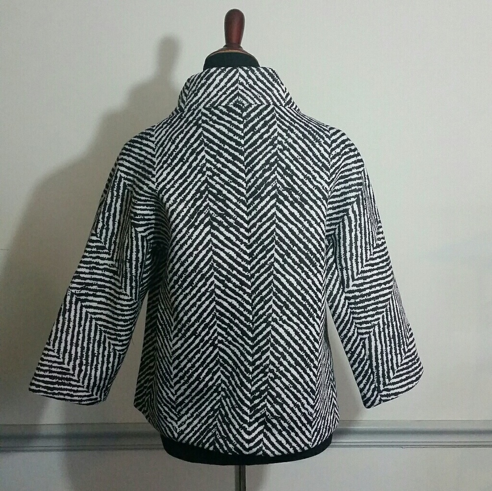 Jolibel Black and Cream Jacket - Picture 2 of 4