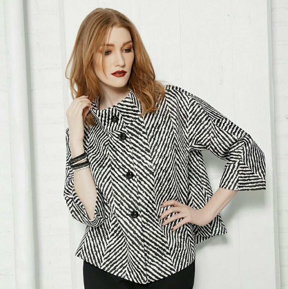 Jolibel Black and Cream Jacket - Picture 3 of 4