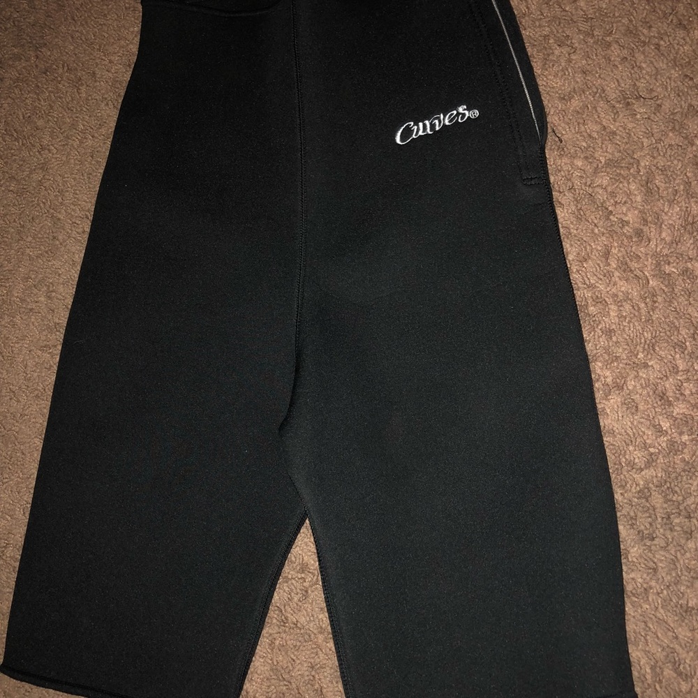 Curves trimming shorts