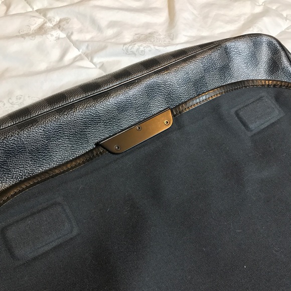 HP🎉100% Authentic LOUIS VUITTON MESSENGER BAG - Picture 6 of 8
