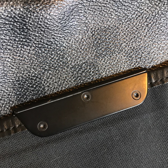 HP🎉100% Authentic LOUIS VUITTON MESSENGER BAG - Picture 5 of 8