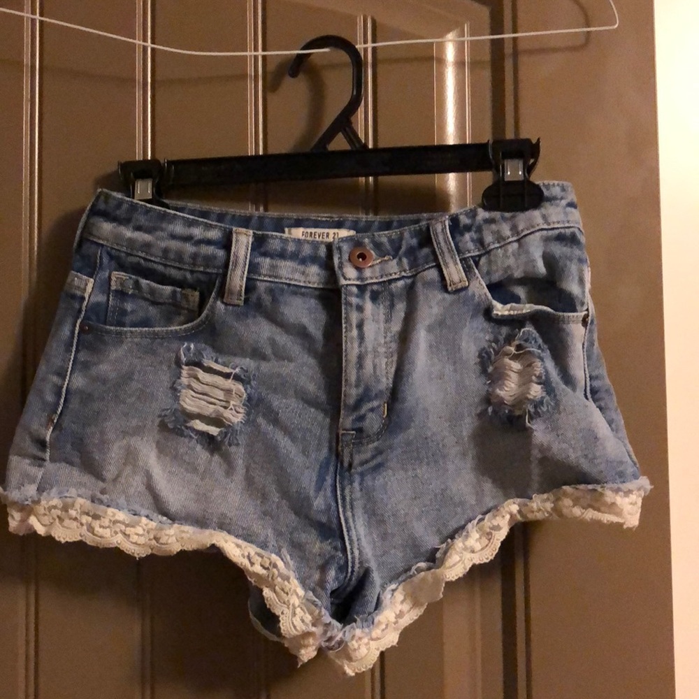 Jean shorts with lace