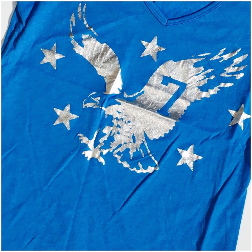 AEO V-Neck Silver Metallic Eagle Top