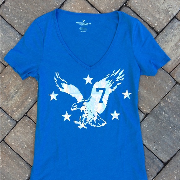 AEO V-Neck Silver Metallic Eagle Top - Picture 3 of 3