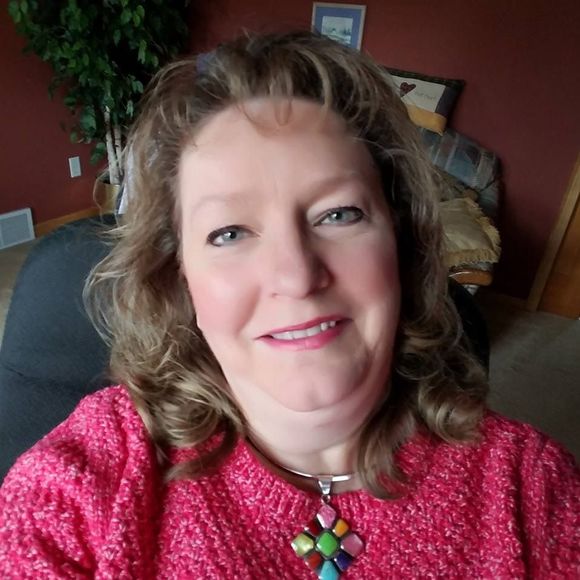 Meet your Posher, Lori - Picture 1 of 1