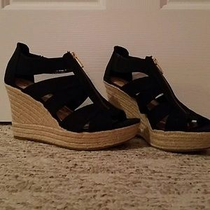 Black Wedges