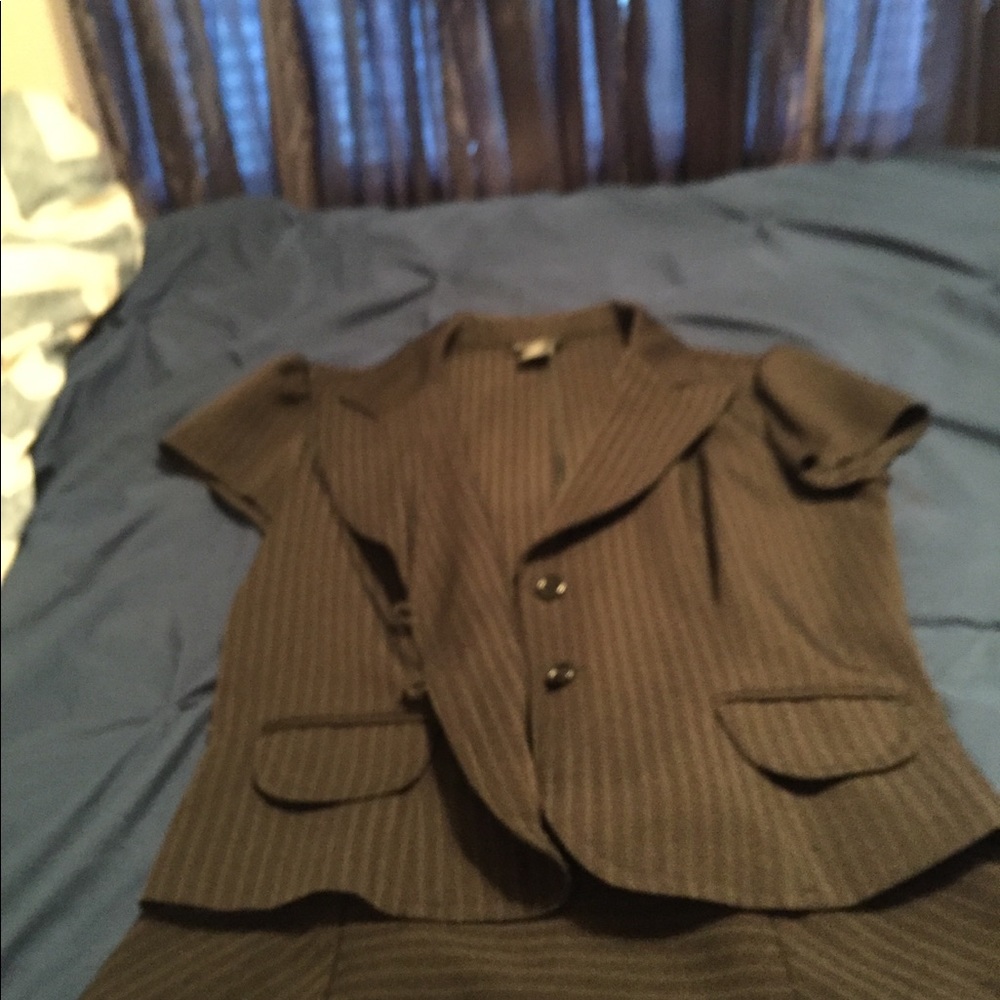 Striped skirt suit set