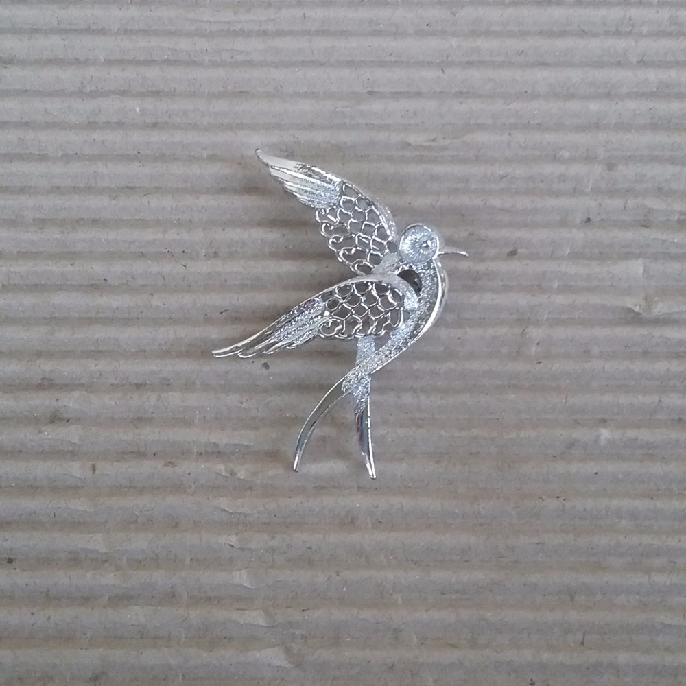 Sarah Coventry Flying Bird Silver Brooch