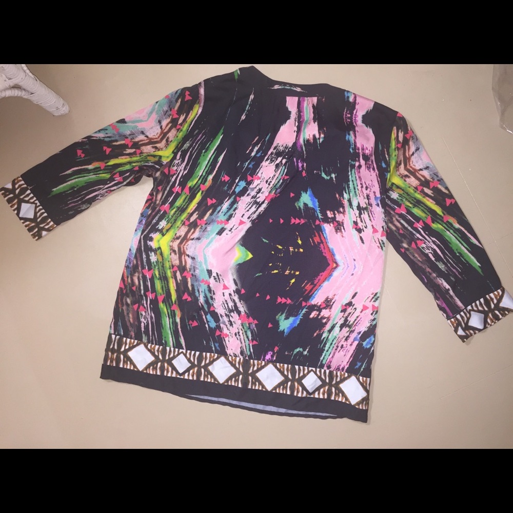 Patterned top - Picture 2 of 2