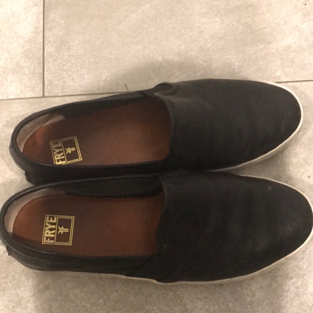Sold in Mercari. Frye black shoes!