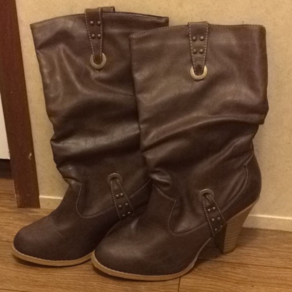 Dark Brown Heeled Boots 👢