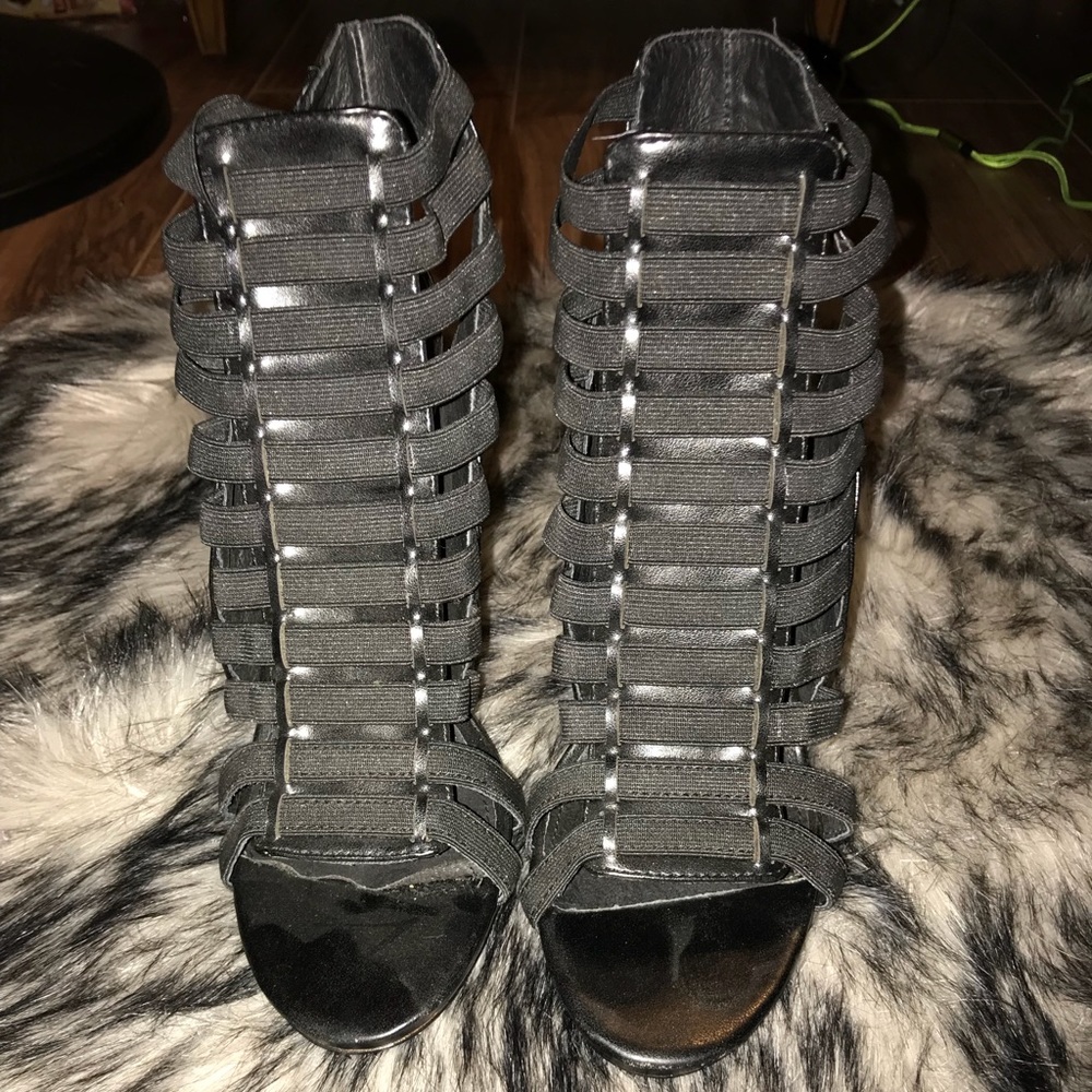 Steve Madden Strapped heels with open toe