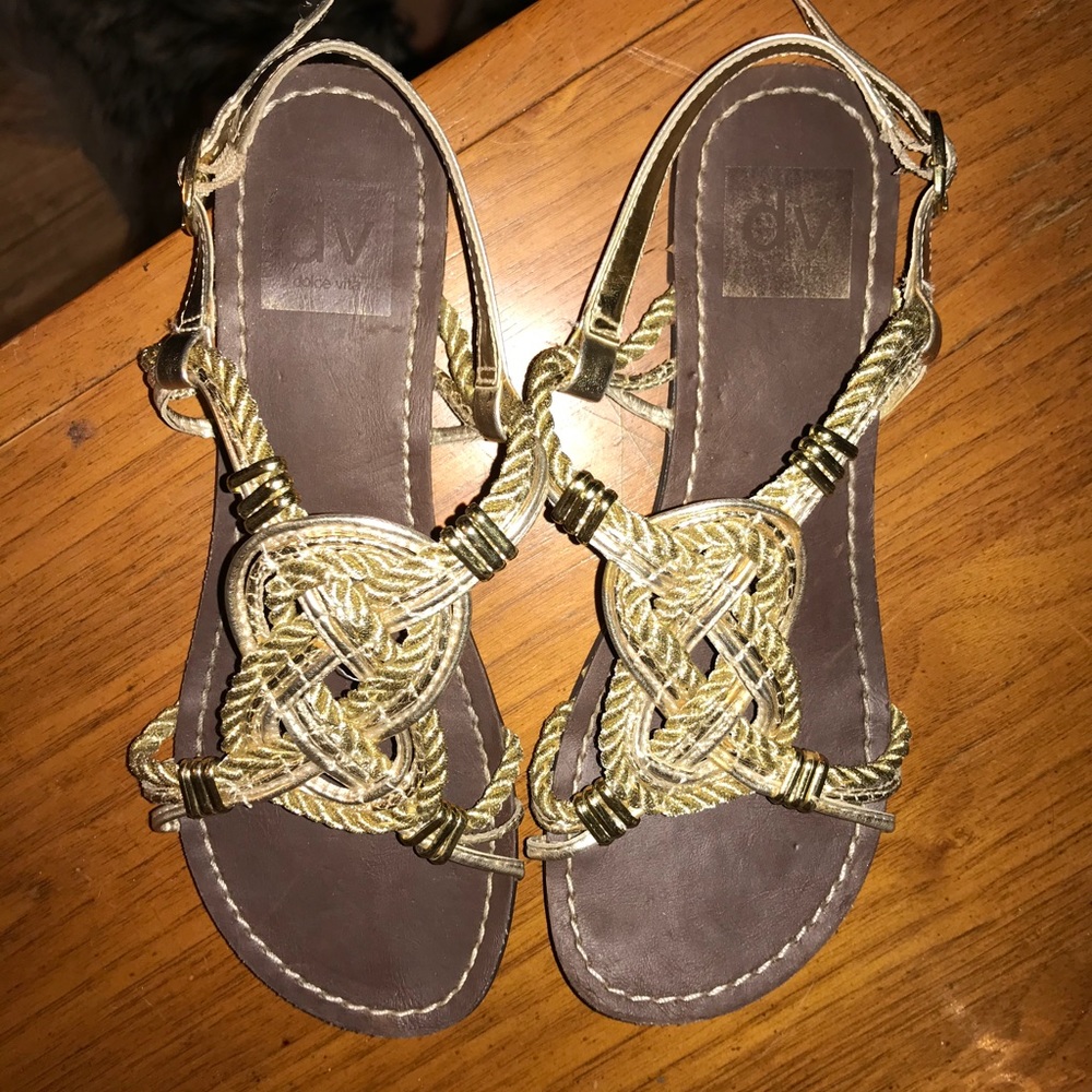 Flat sandals