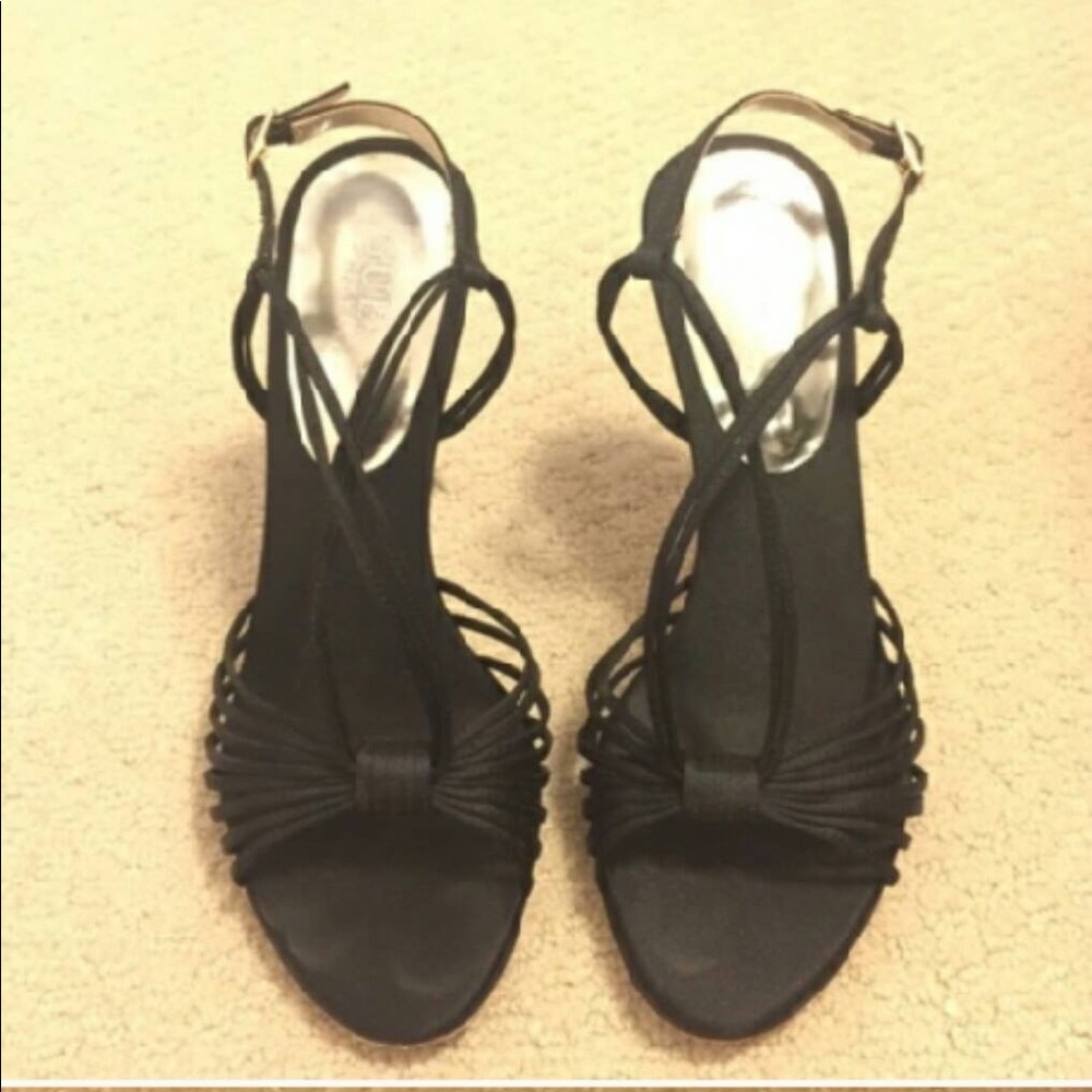 B1G1! Guess  heels!