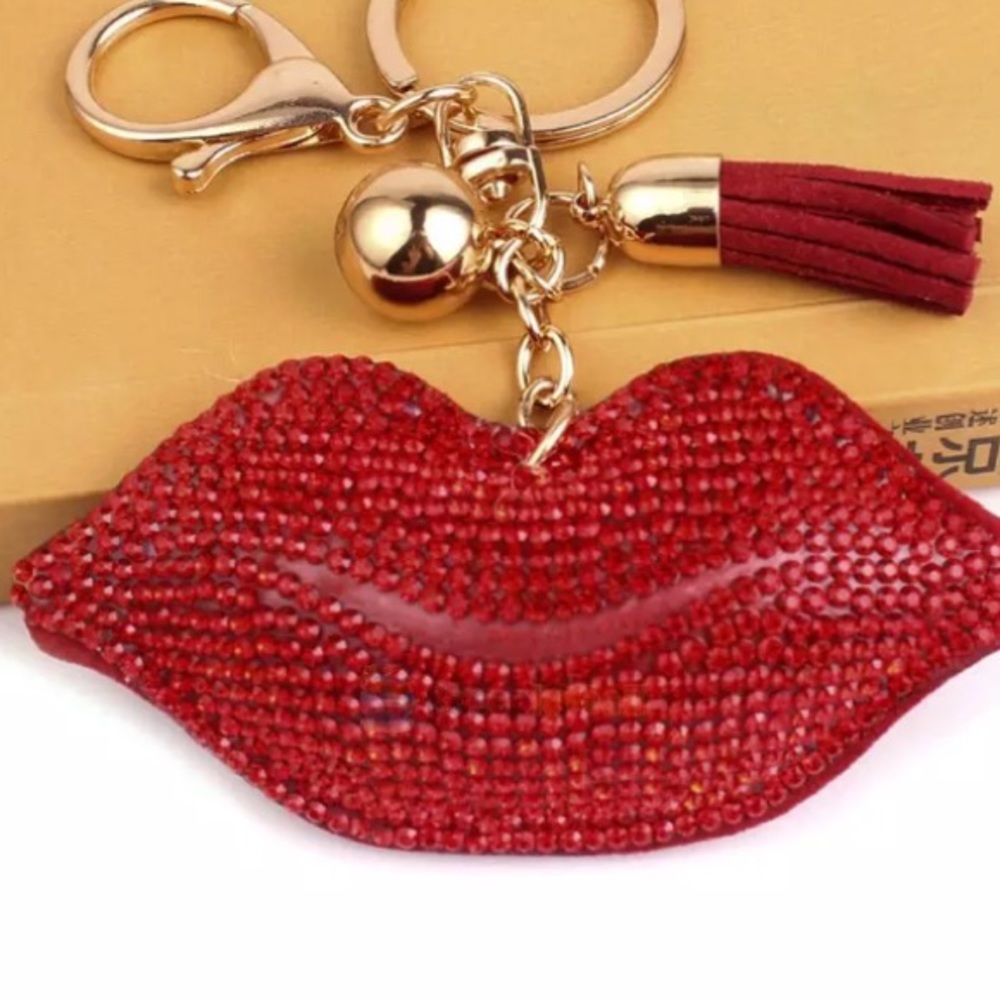 NWT Sparkly RED 💋Lips Decorative Purse Chain✨