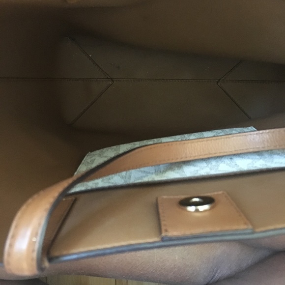 Large Michael Kors Purse and Matching Wristlet - Picture 4 of 4