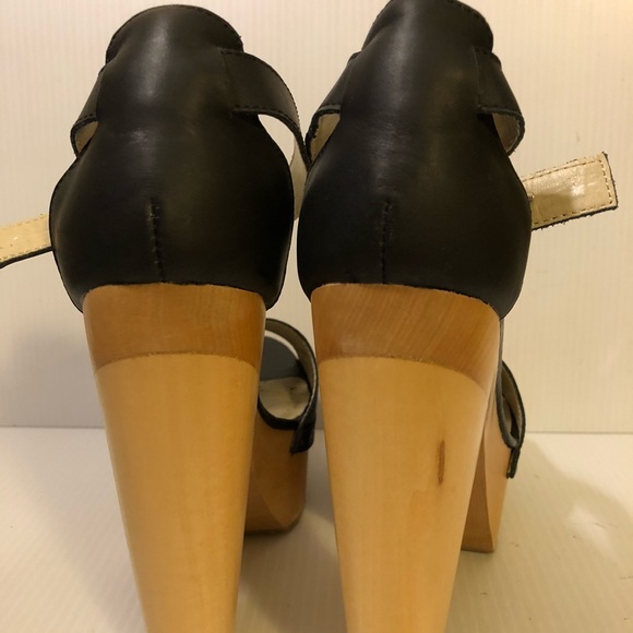 Shoes - Picture 7 of 8