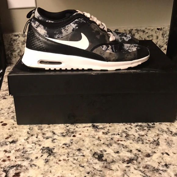 AIRMAX SIZE 8 - Picture 2 of 4