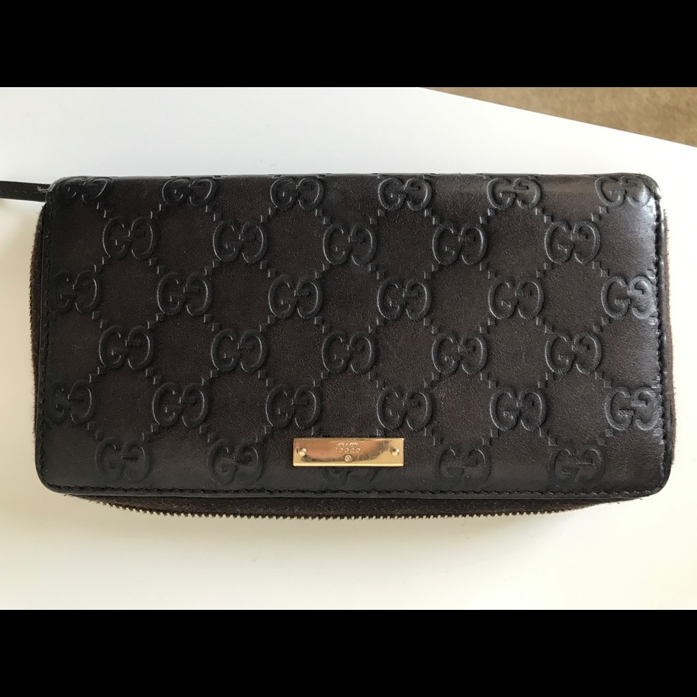 Gucci signature zip around wallet