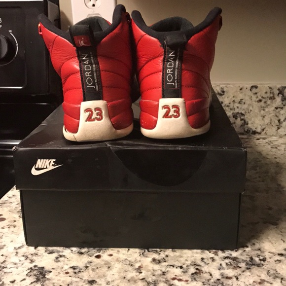 JORDAN 12  SIZE 6.5 - Picture 1 of 4