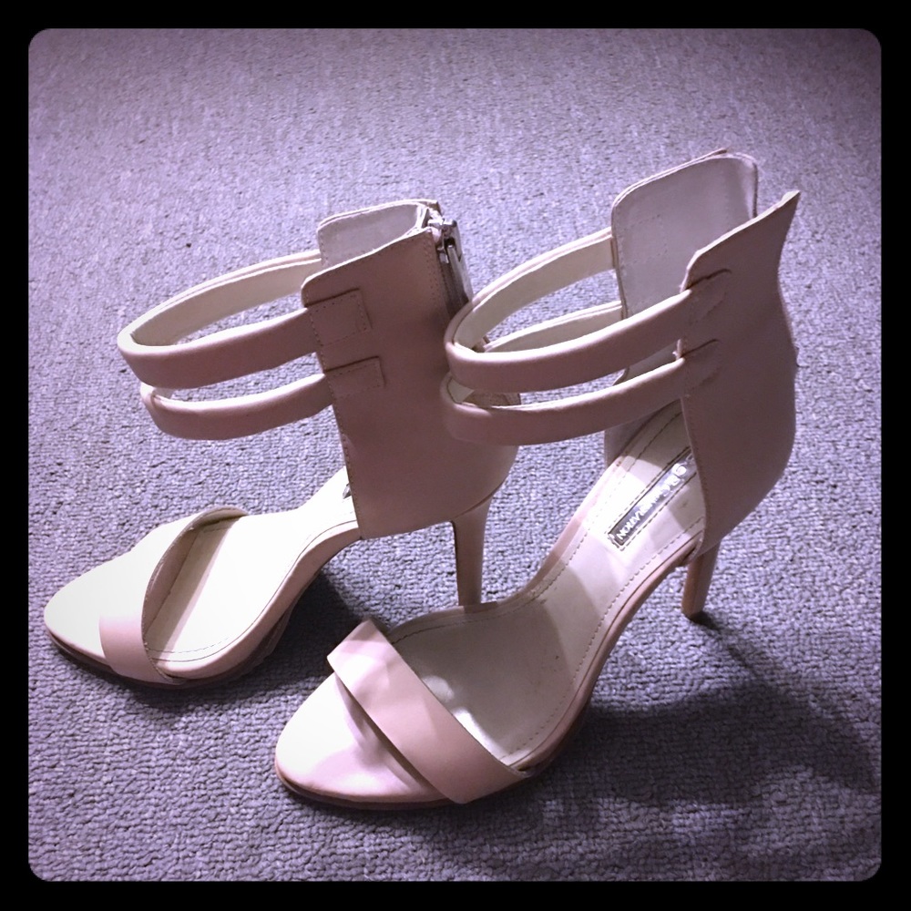 ❤️sold❤️Cream faux leather BCBG heels