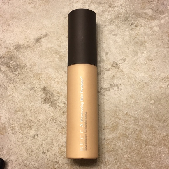BECCA Other - 🔥BECCA shimmering skin perfector