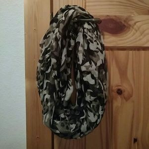 Infinity scarf camo