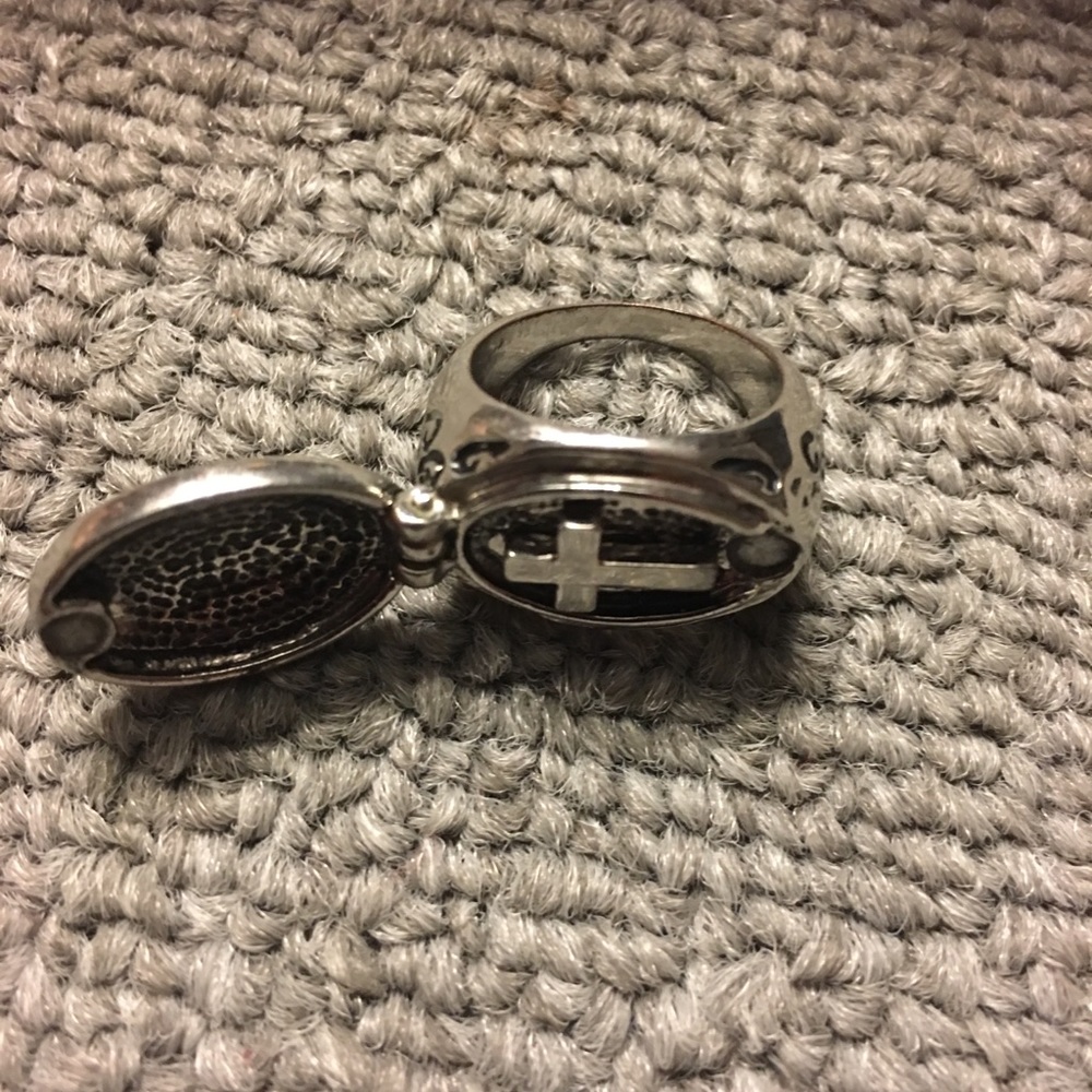 ♦️sold♦️ Silver cross ring