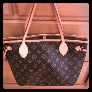Authentic Louis Vuitton tote *Great Christmas Gift