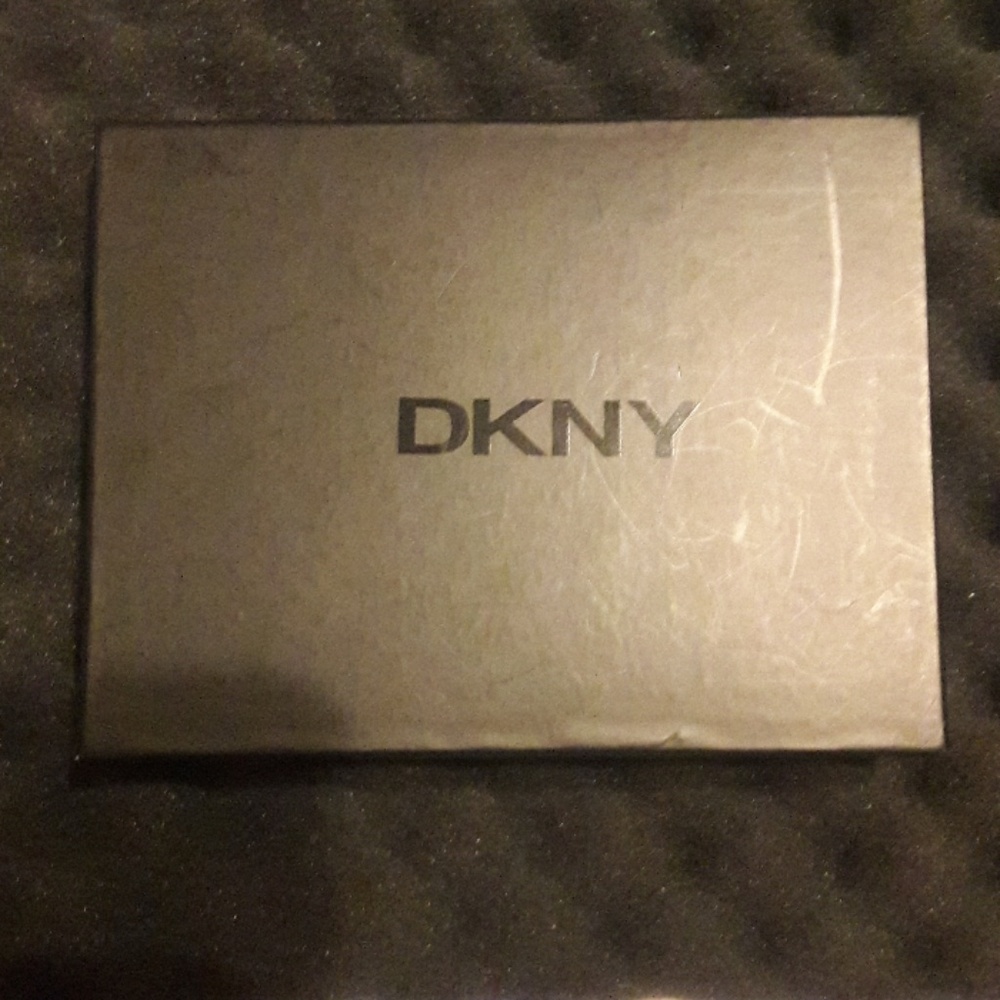 DKNY extra credit card holder