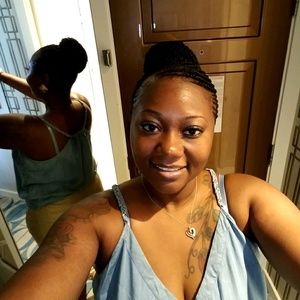 Meet your Posher, Cassandra