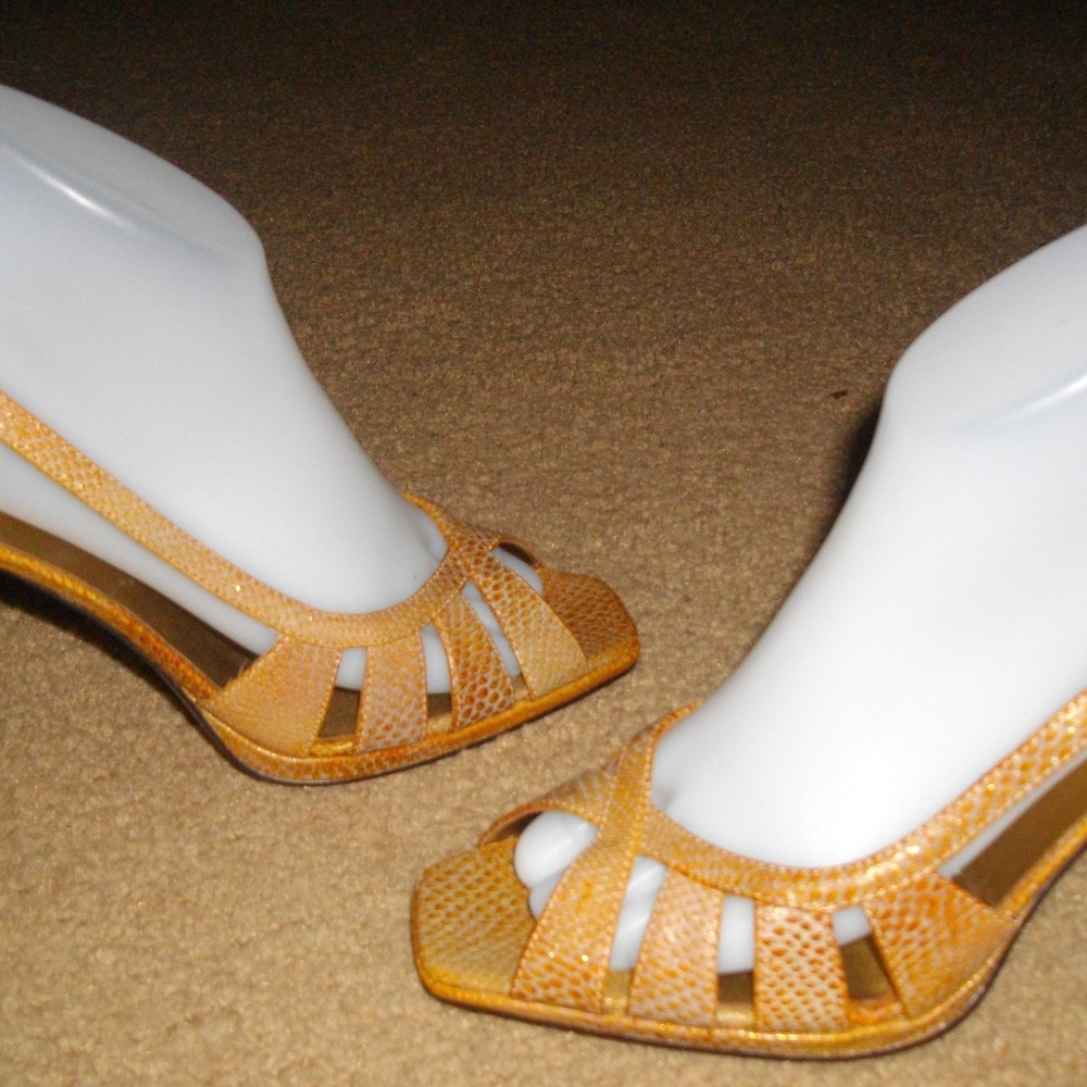 Gold Anne Klein AK Novia 8-1/2 Sandals Shoes -- Final Price