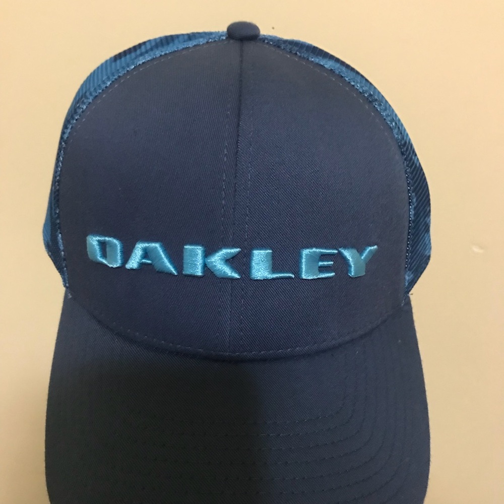 Oakley hat