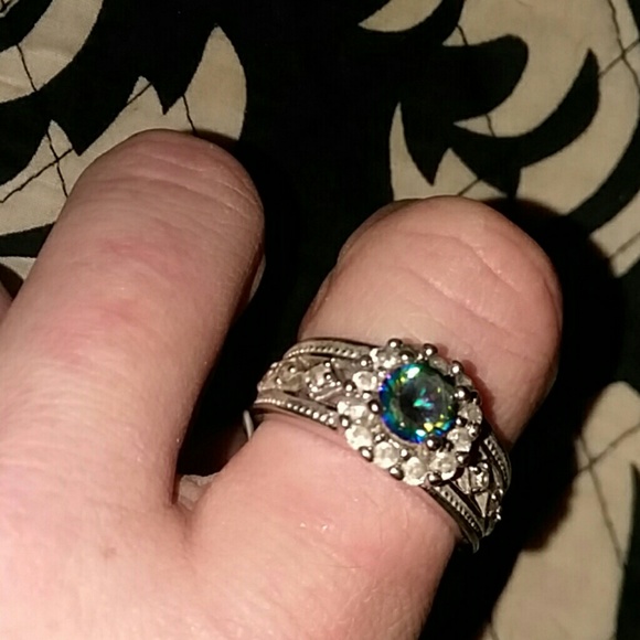ring - Picture 3 of 3