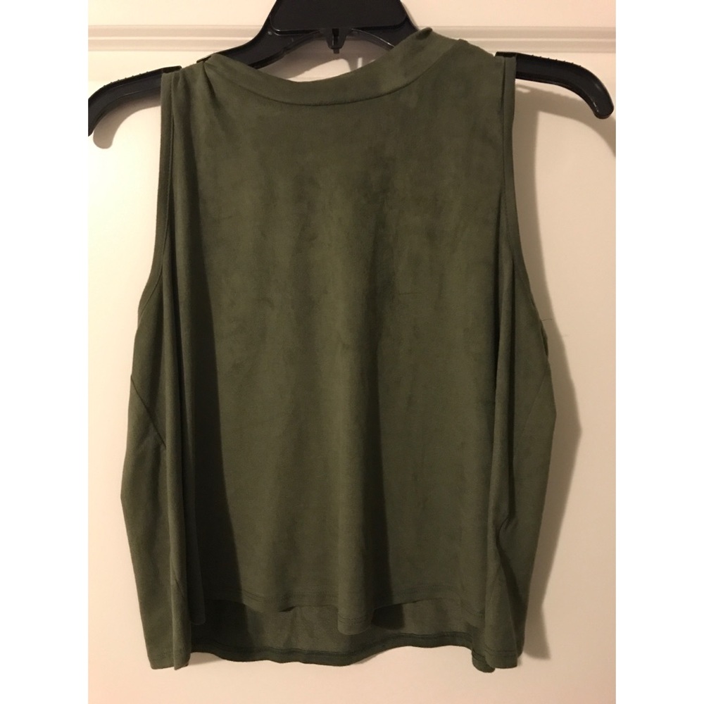 🆕 Green velvet crop top
