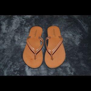 American Eagle flip flops