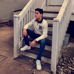 Meet your Posher, Carlos